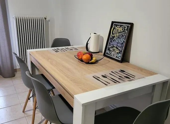 Great Apartment In Veria